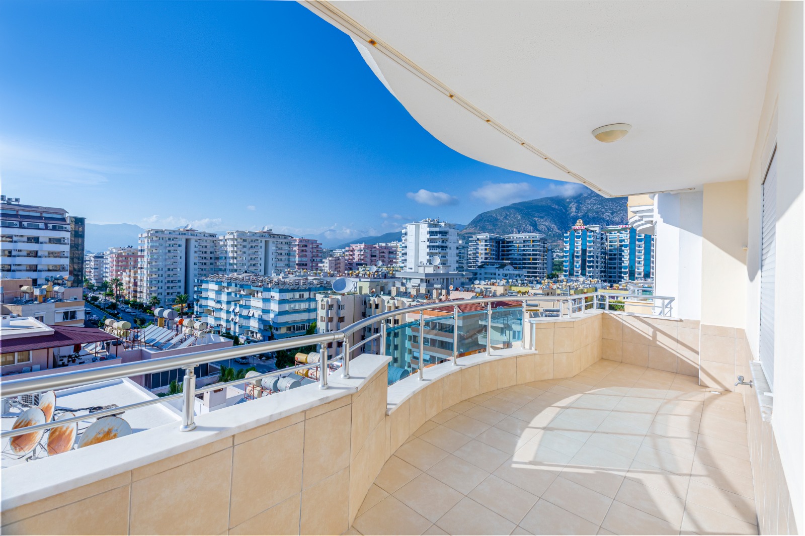 Spacious apartment 2+1 with sea view 125 m2 in Mahmutlar. Great price! фото 2