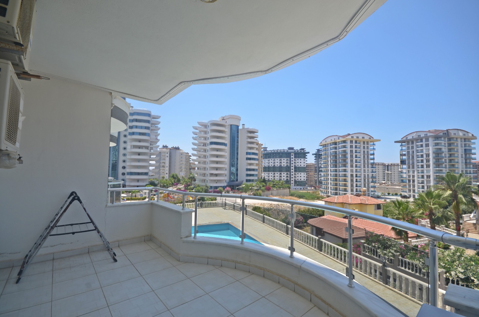 Apartment 2+1 in a complex with a swimming pool, 85 m2. Mahmutlar, Alanya. фото 1