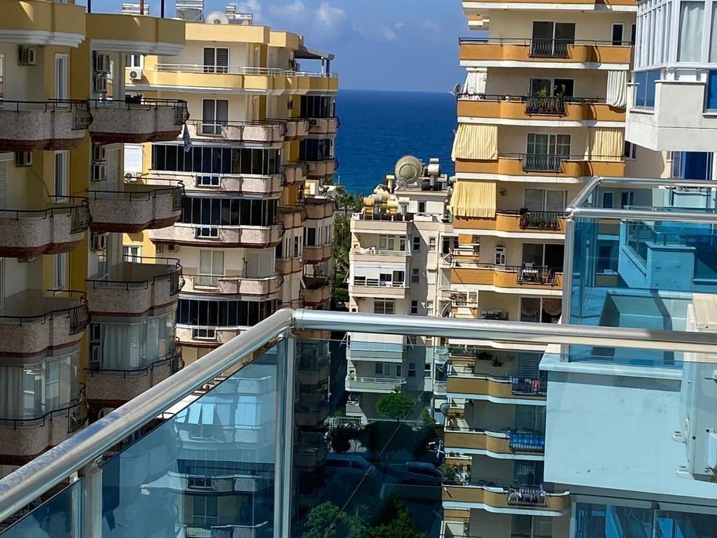 Large one-bedroom apartment 70m2, with partial sea view in the central part of Mahmutlar. фото 1