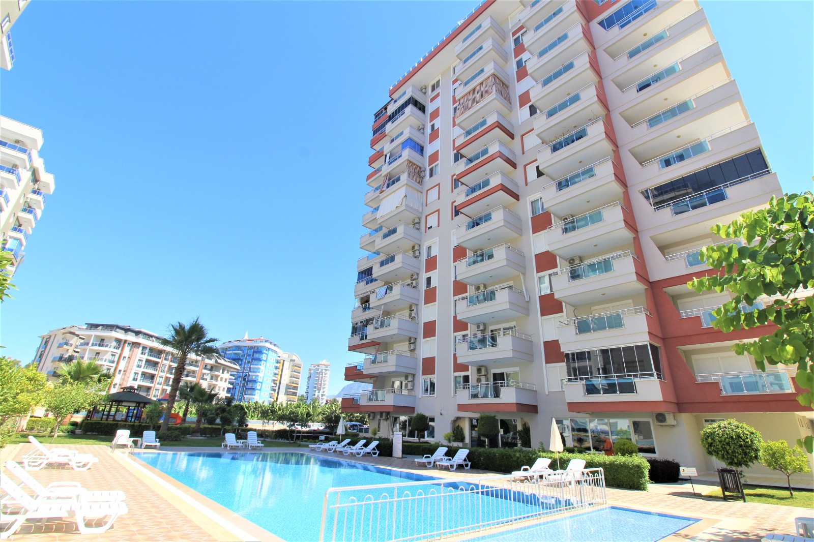 Apartment 1+1 furnished 600 meters from the sea in Mahmutlar, 70 m2. фото 1