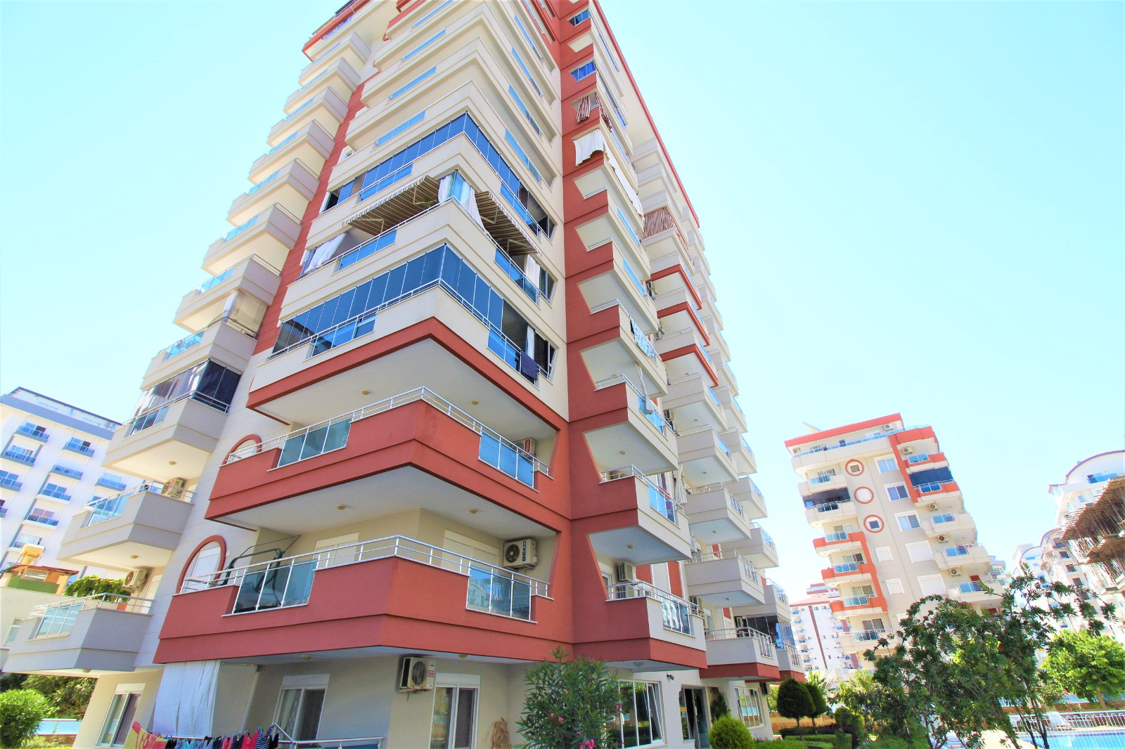 Apartment 1+1 furnished 600 meters from the sea in Mahmutlar, 70 m2. фото 2