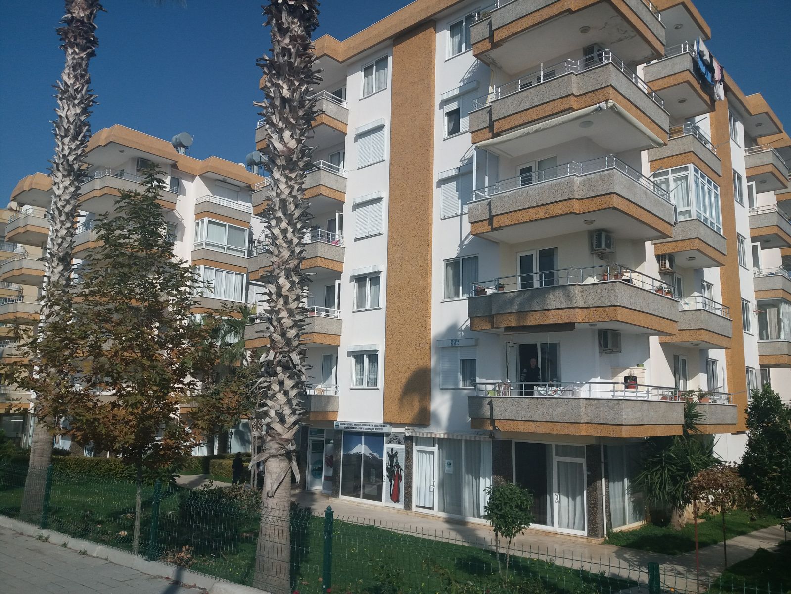 Apartment 2+1 with furniture in a complex on the first line of the sea in Mahmutlar, 120 m2 фото 1