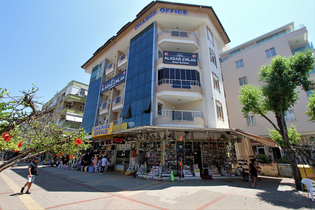 Duplex 3+1 in the center of Alanya, 100 meters from the sea, 160 sq.m. фото 2