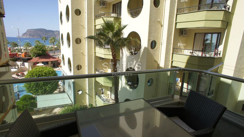 Apartment 2+1 overlooking the fortress of Alanya, 25 m from the sea in Oba, 90 m2 фото 1