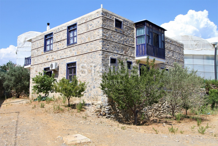 Land plot with a large house and a greenhouse in Khojalar, Alanya. photos 1