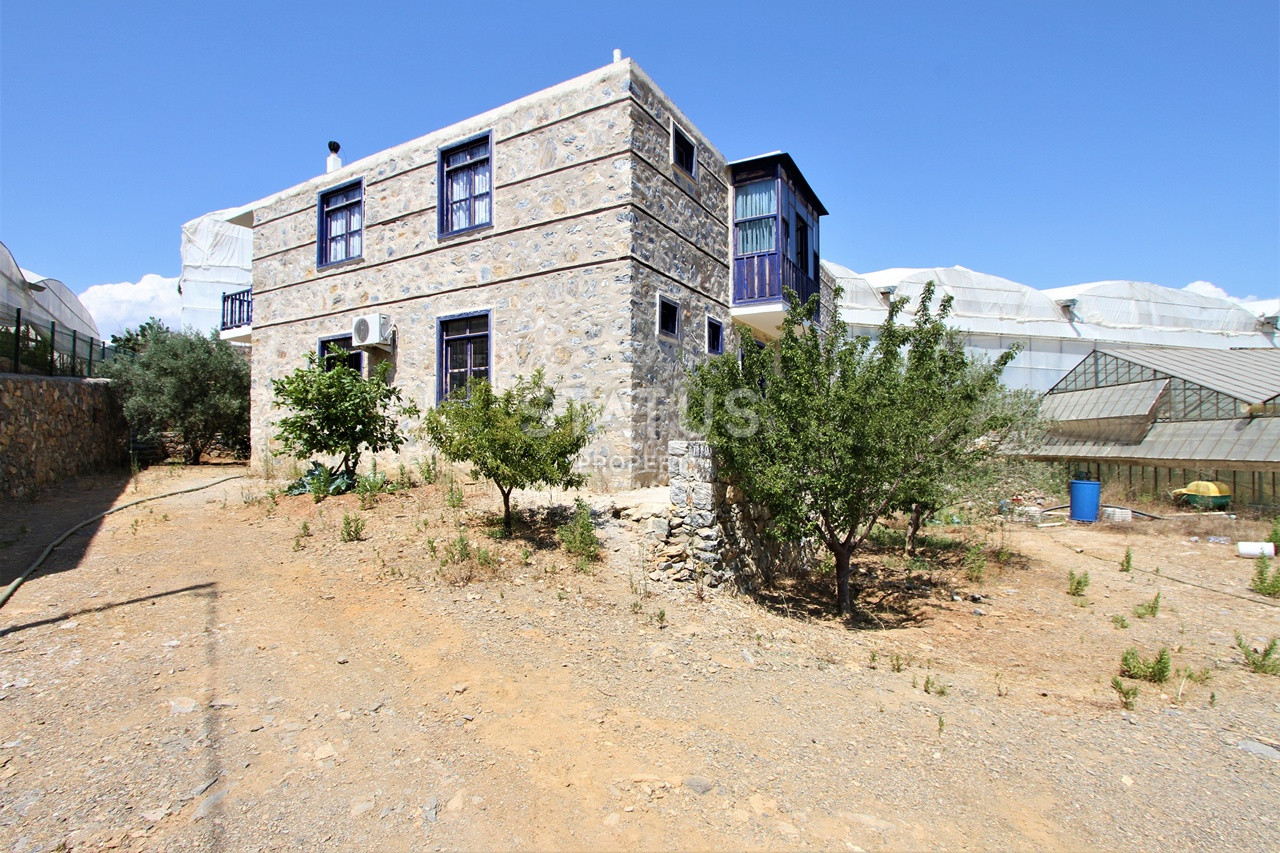 Land plot with a large house and a greenhouse in Khojalar, Alanya. фото 2