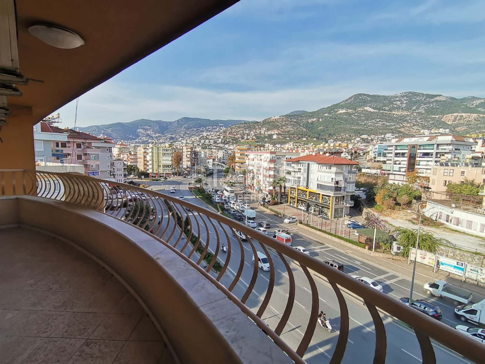 Large duplex in the center of Alanya at a very low price, views of the mountains and the fortress, 280m2 фото 1