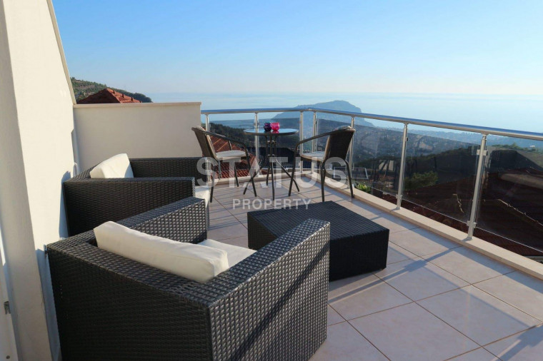Villa 3+1 with a panorama of the sea, the fortress and the city, 220 m2. Center, Alanya. photos 1