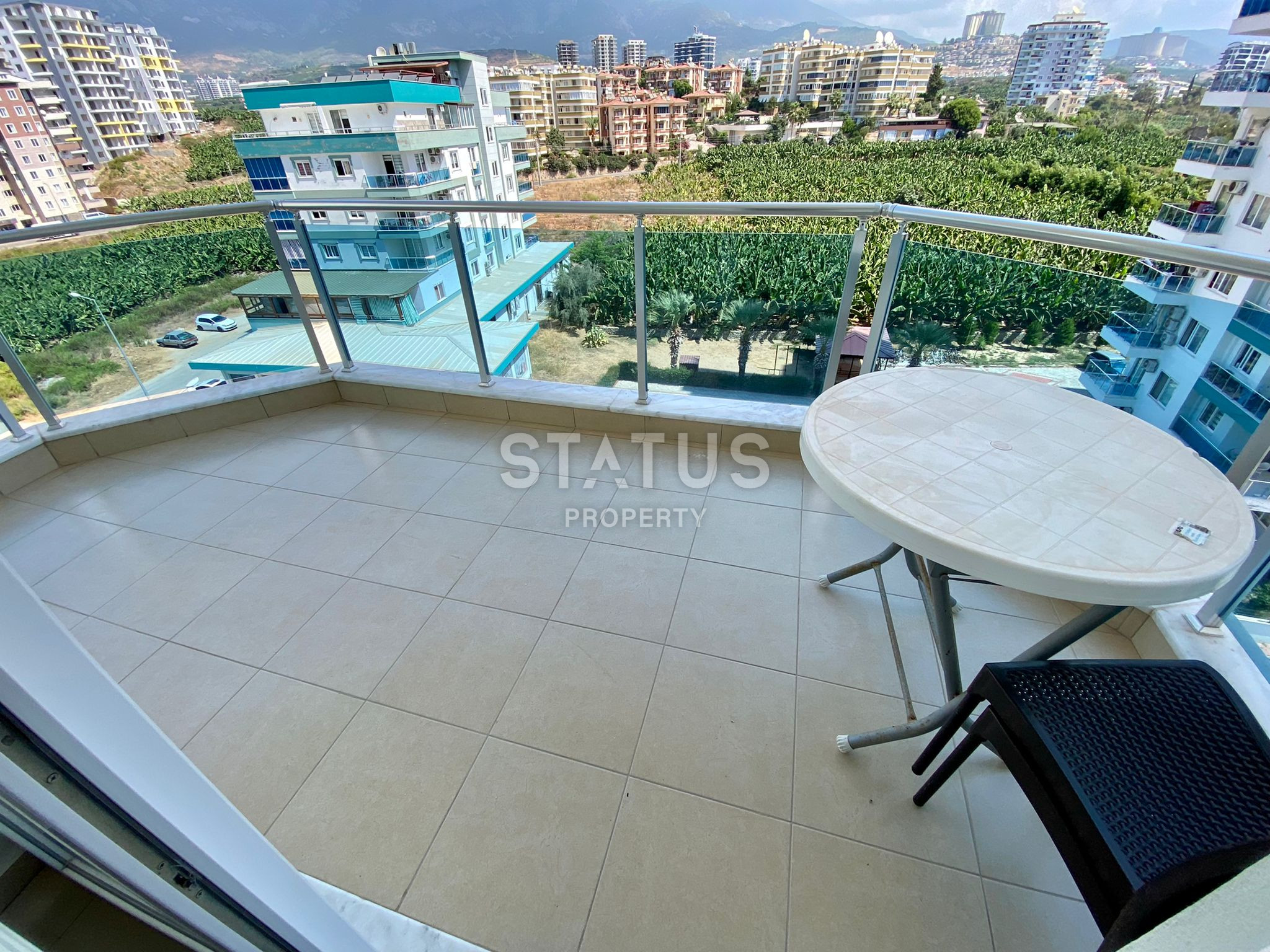 Large furnished one-bedroom apartment in an excellent complex, 75 m2. Mahmutlar, Alanya. фото 1
