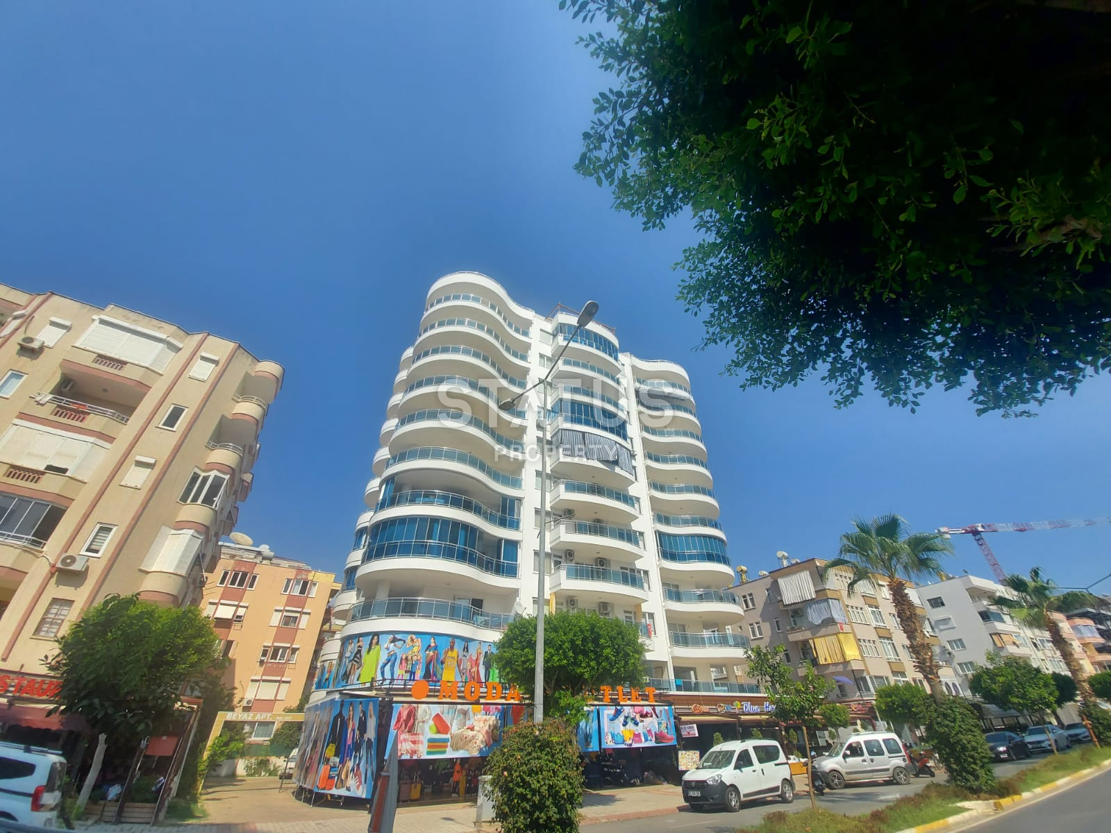 Трехкомнатные апартаменты в Махмутларе на улице Барбаросса в комплексе с бассейном, 120м2 фото 1