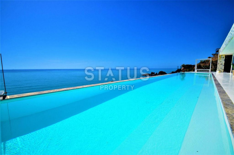 Exclusive villa 5+1, which has no analogues in Alanya with its own beach! photos 1