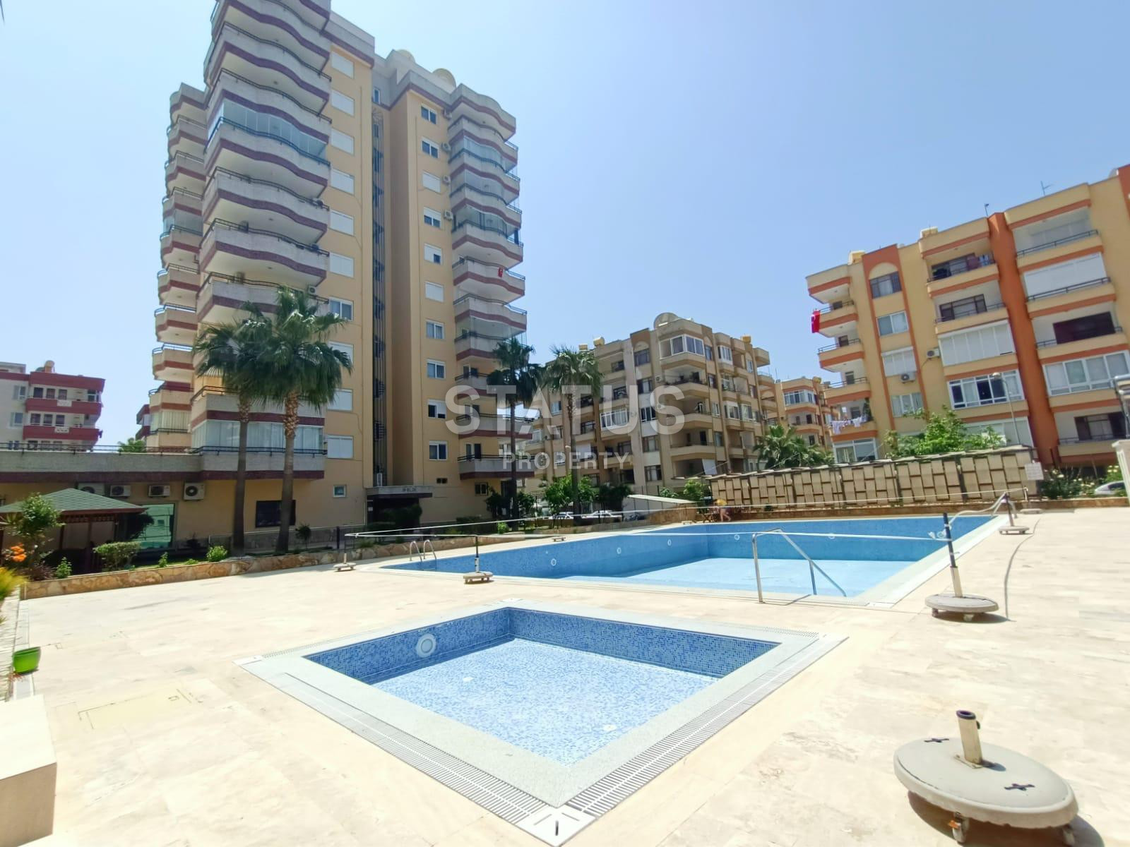 Large four-room apartment in Mahmutlar in a complex, 250 meters from the sea фото 2