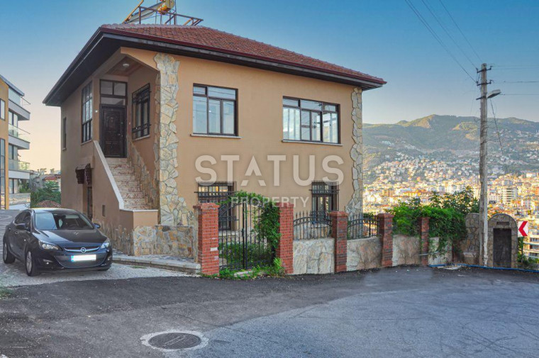 Villa for two apartments 2+1 on a historical peninsula in the very center of Alanya. photos 1