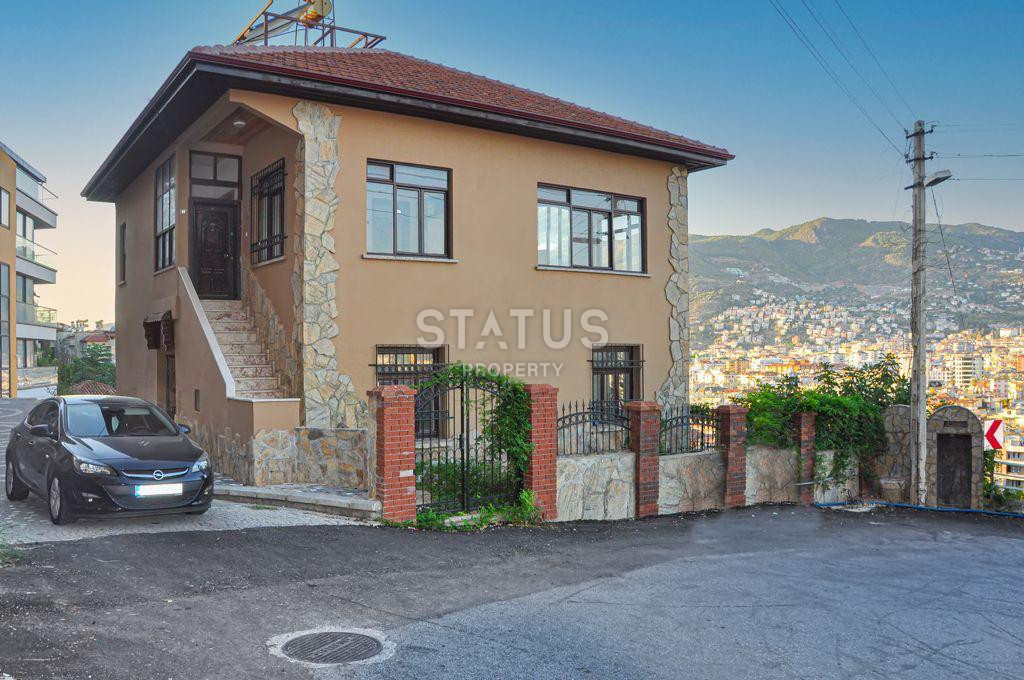 Villa for two apartments 2+1 on a historical peninsula in the very center of Alanya. фото 1