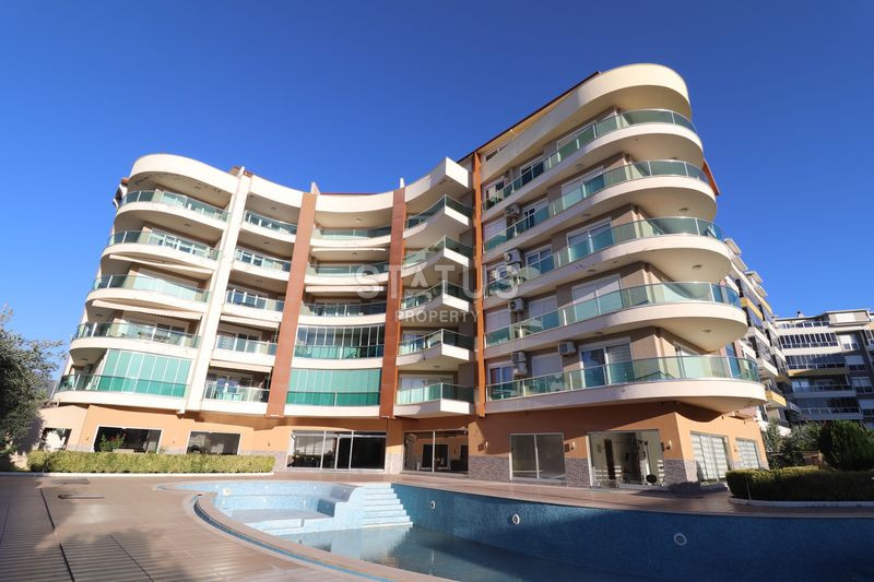 Large penthouse 4+1 with sea views in the Kestel area, 250 m2 фото 2