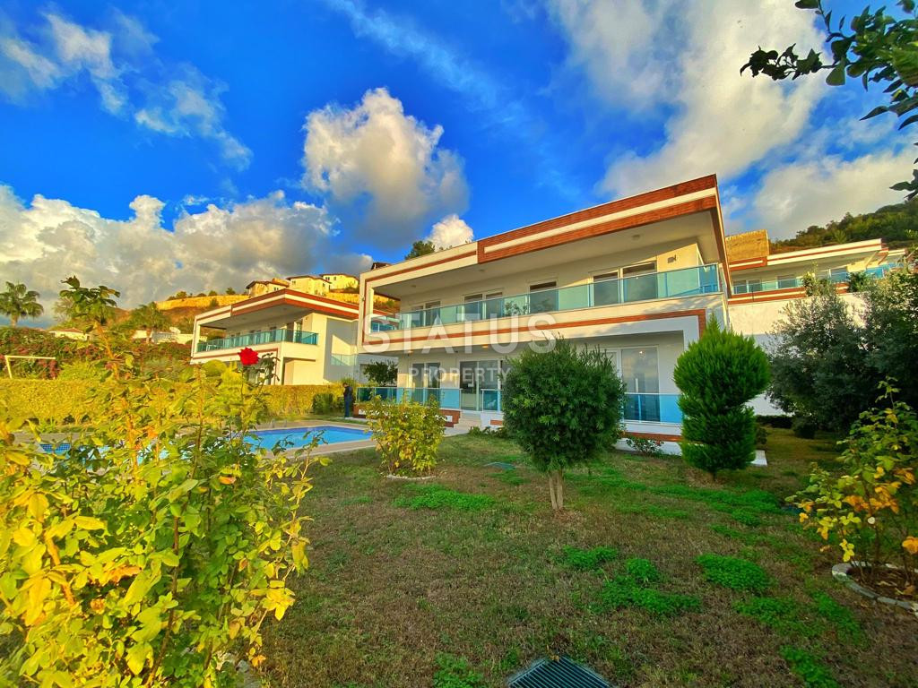 Spacious villa 4+1 with stunning views and private territory, 600 m2 фото 1