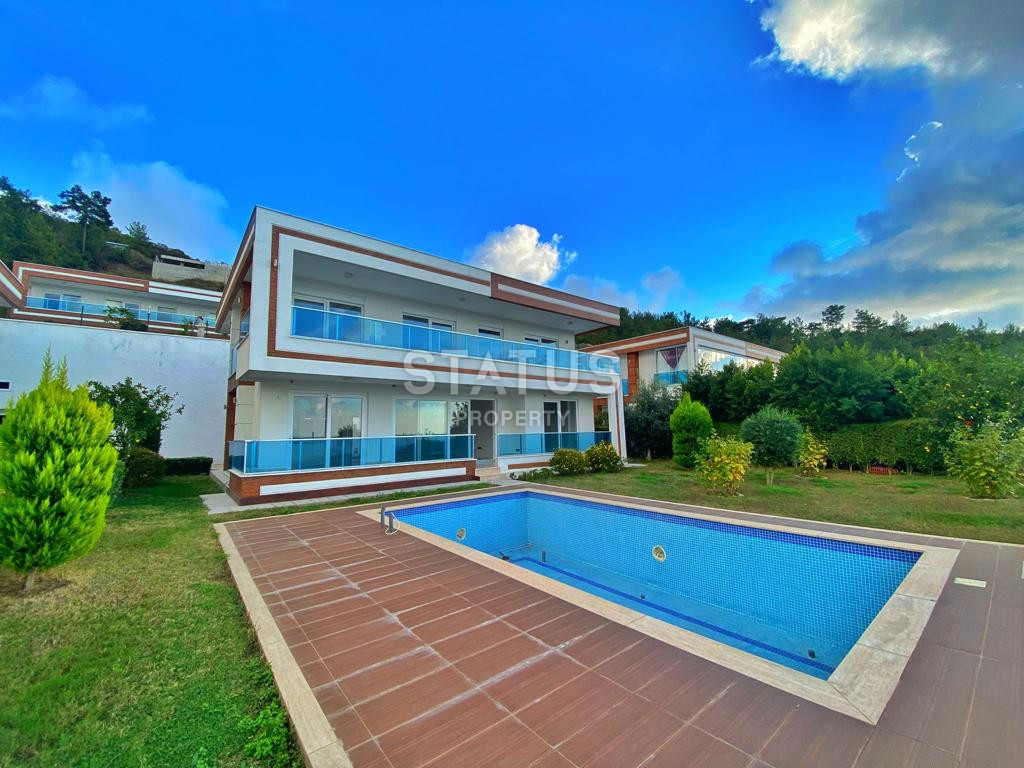 Spacious villa 4+1 with stunning views and private territory, 600 m2 фото 2
