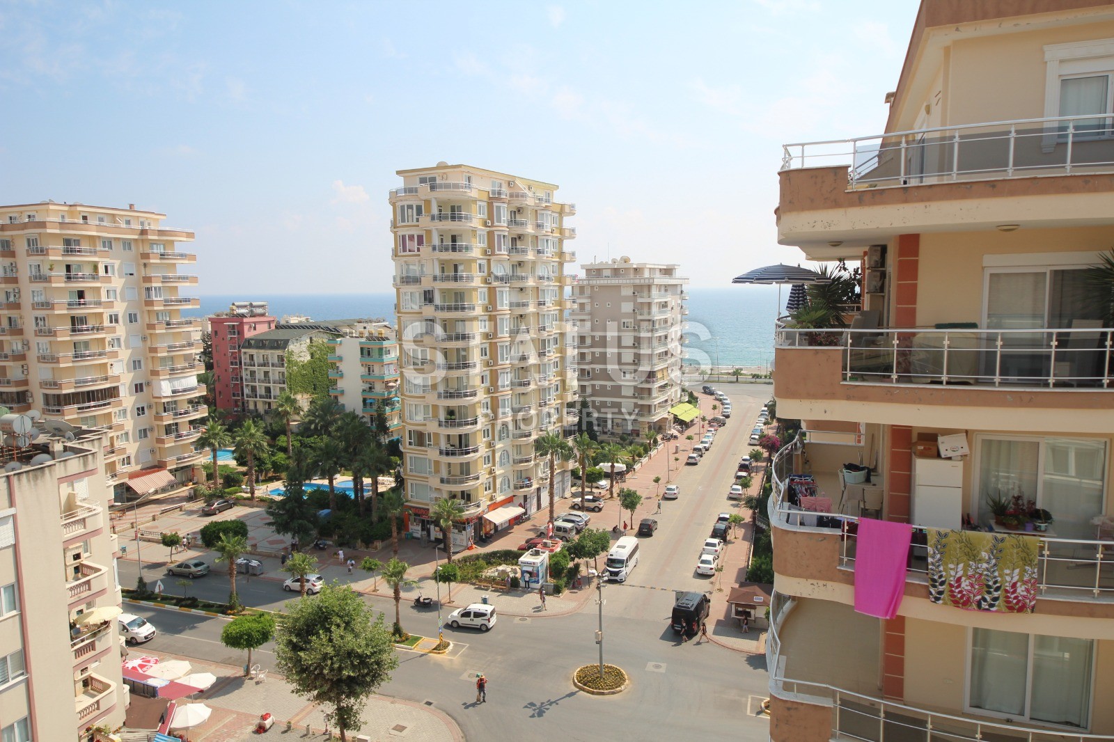 Penthouse 4+1 overlooking the Mediterranean Sea in the center of Mahmutlar, 230 sq. m. фото 1