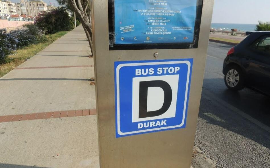 Автобусная остановка в Алании