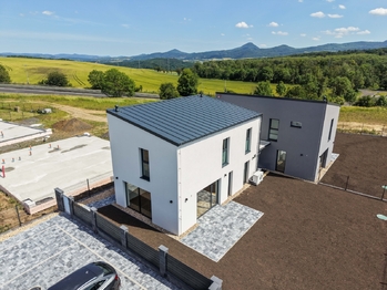 Moderní novostavba RD 4+kk  se zahradou, terasou a  tepelným čerpadlem | Kladruby u Teplic