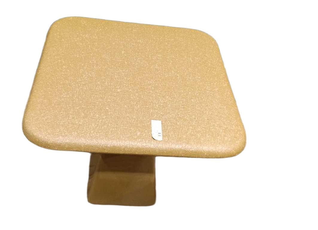 Table Medium Square 100% Iron - Top Finish Matt Net / Base Finish Shine Lt Green