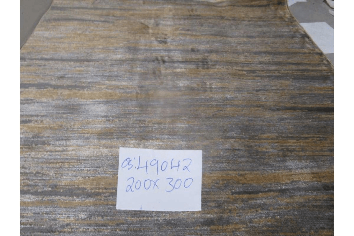 Carpet 200x300 Polyester Shrinked Cotton Backing 1,850 Grms/Sqm 576,000 Points 7mm Pile Hight Lc03b / Lkg48