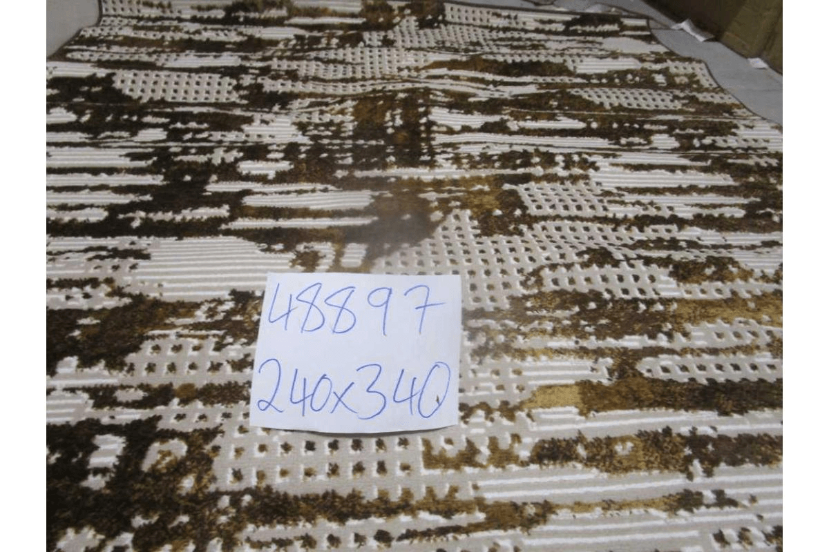 Carpet 240x340 Polyester And Shrink 204,800 Pts/Sqm 9mm Pile Hight 1,350 Grm/Sqm Brn/Mstrd