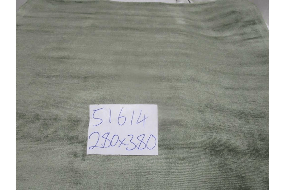 Carpet 100% Viscose 1,8 Kg Pile 3,2 Kg Total Weight