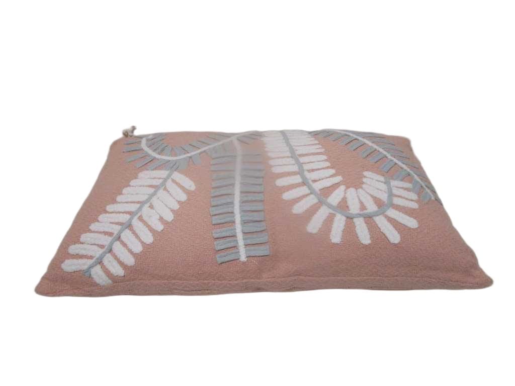 Cushion 30x50cm - Filling 275gsm Vaccum Packed - Cotton Dobbyfront And Back, With Cotton Tape And Chenille Yarn Applique