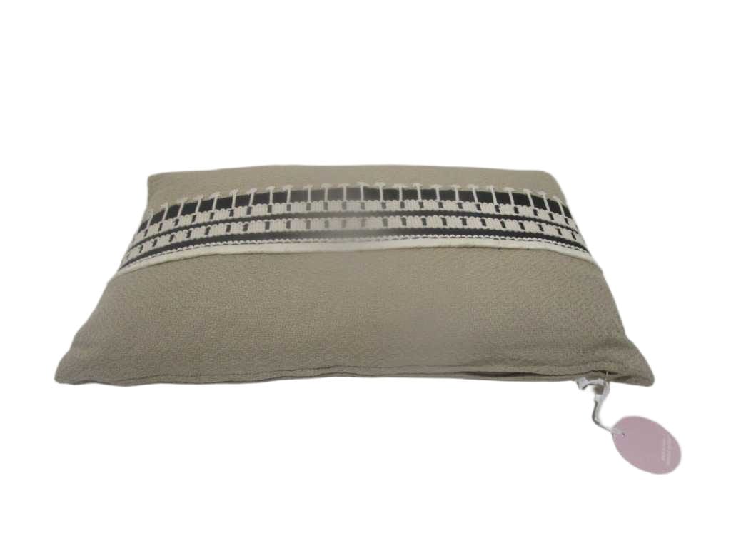 Cushion 30x50cm - Filling 275gsm Vaccum Packed - Front Cotton Dobby, Cotton Slub And Back Cotton Dobby, With Patchwork, Cotton Lace, Tape And Fringe Lace Applique And Embroidery
