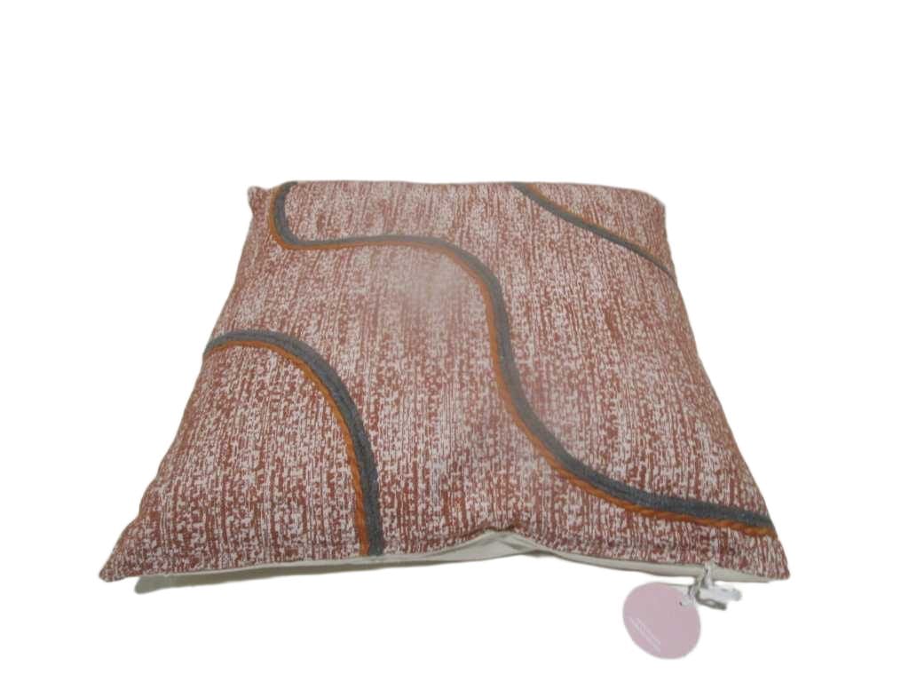 Cushion 45x45cm - Filling 425gsm Vaccum Packed - Front Cotton Jacquard, Back Cotton, With Chenille And Cotton Yarn Applique