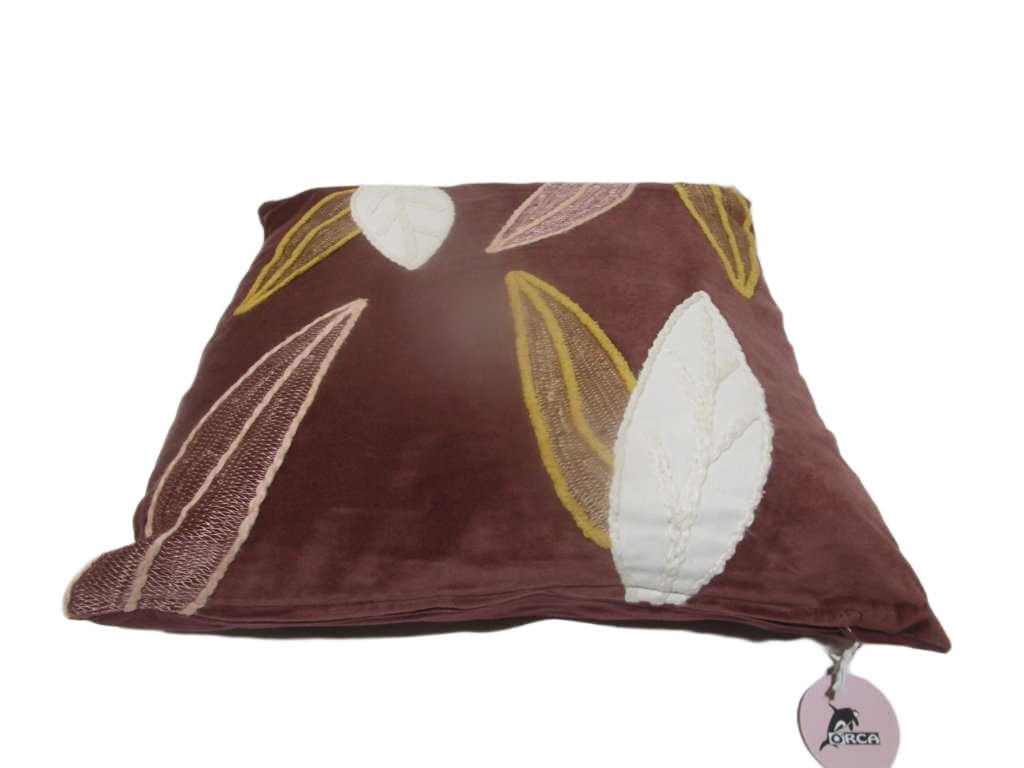 Cushion 45x45cm - Filling 425gsm Vaccum Packed - Front Cotton Velvet And Back Cotton, With Cotton Fabric, Chenille, Cotton Yarn Applique And Embroidery