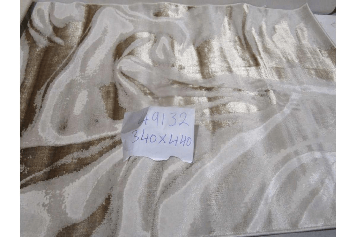 Carpet 340x440 Shiny Shrink Polyester + Pp 2,200 Gsm 604,000 Pts 8mm Pile Hight Cream/Beige