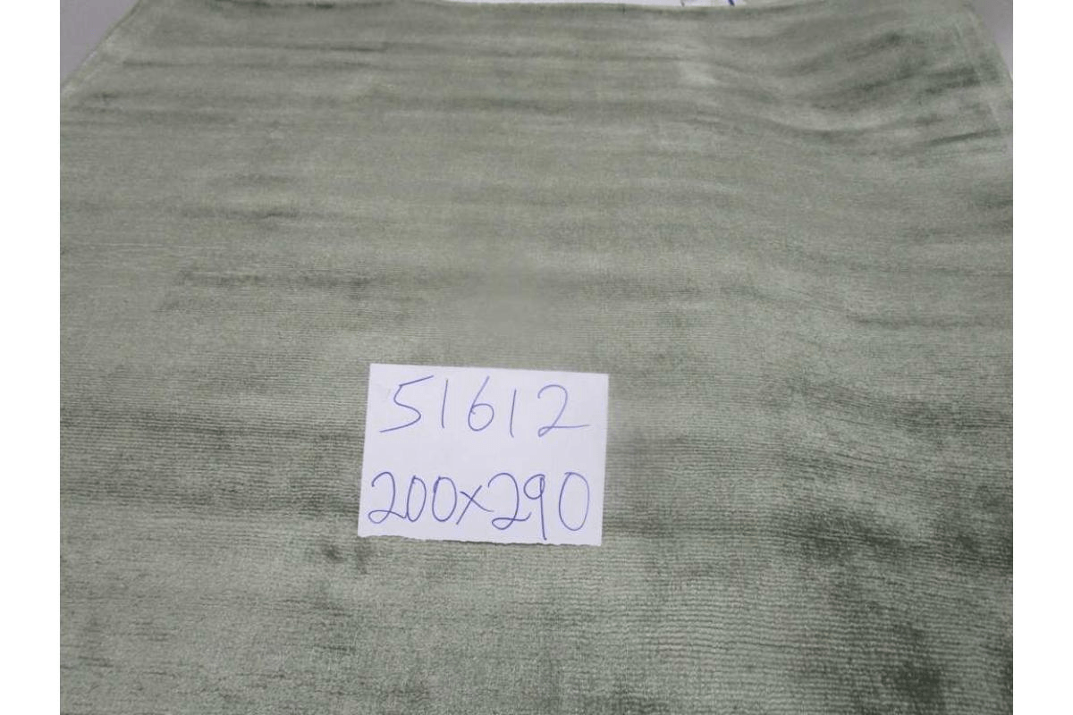 Carpet 100% Viscose 1,8 Kg Pile 3,2 Kg Total Weight