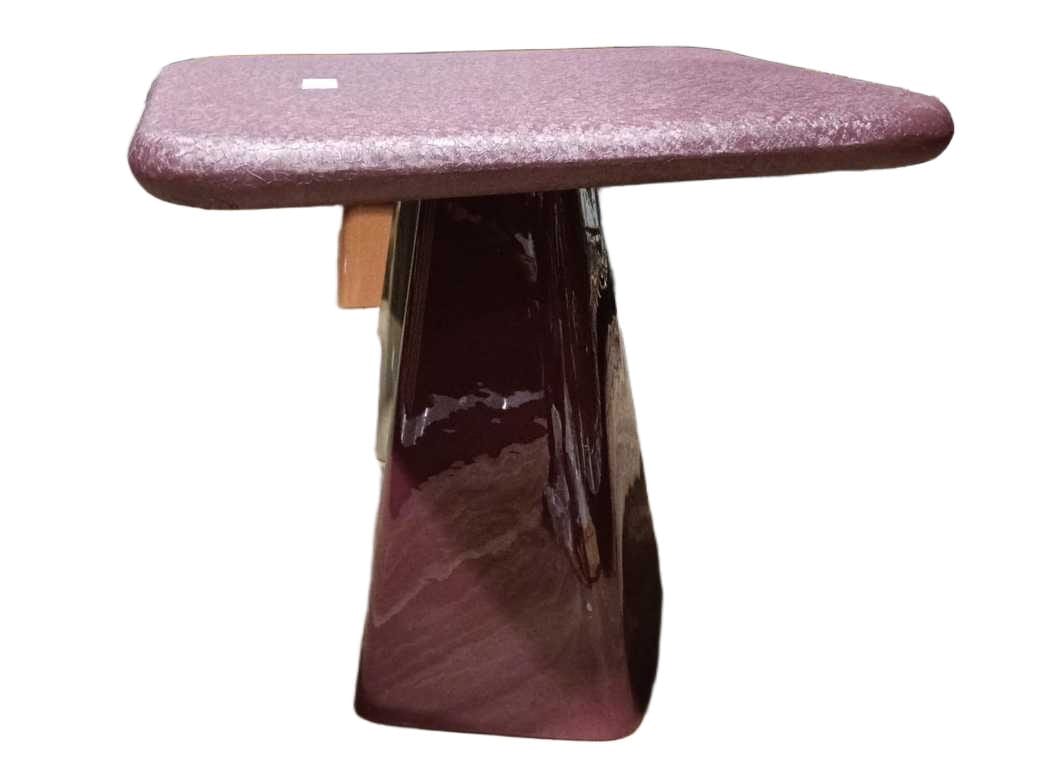 Table Medium Square 100% Iron - Top Finish Matt Net / Base Finish Shine Burgundy