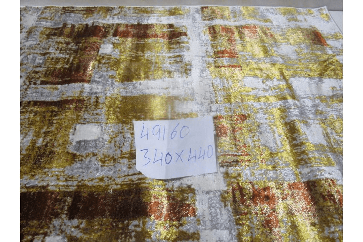 Carpet 340x440 Shiny Shrink Polyester + Pp 1,750 Gsm 420,000 Pts Cream/Gold