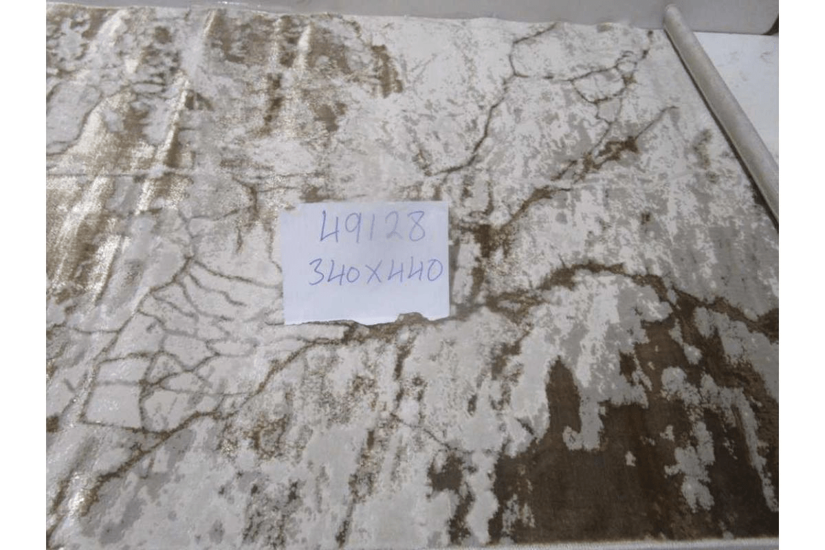 Carpet 340x440 Shiny Shrink Polyester + Pp 2,200 Gsm 604,000 Pts 8mm Pile Hight Cream/Beige