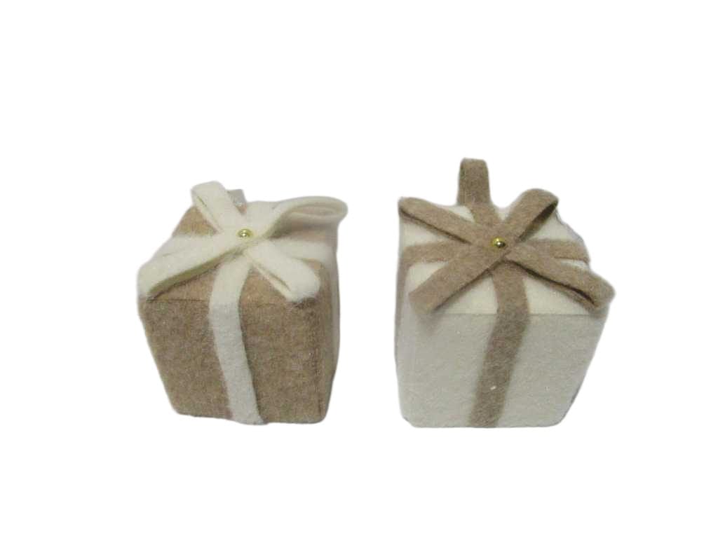 Giftbox Hangingdeco 13cm 2ass