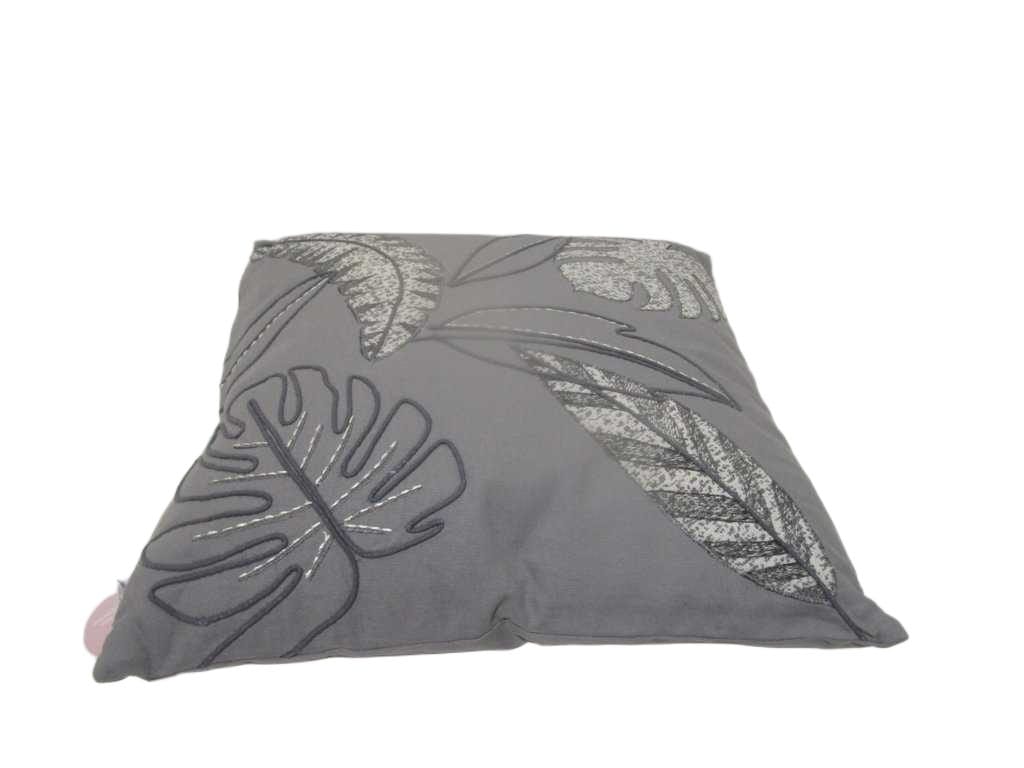 Cushion 45x45cm - Filling 425gsm Vaccum Packed - Cotton Front And Back, With Jacquard And Cotton Cord Applique With Embrooidery