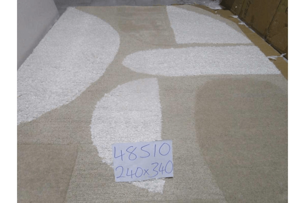 Rug Handtufted Wool And Textured Polyester With 3 Rounded Corners - Cotton Back