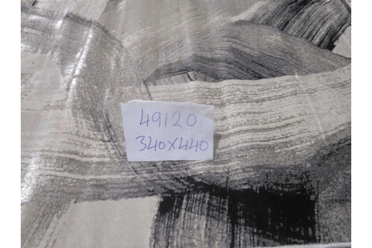 Carpet 340x440 Shiny Shrink Polyester + Pp 2,200 Gsm 604,000 Pts 8mm Pile Hight Cream Anthracite
