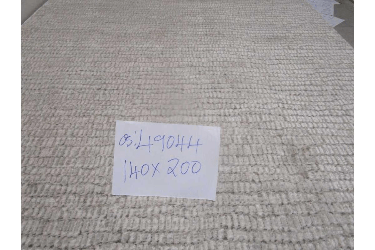 Carpet 140x200 Polyester Shrinked Cotton Backing 2,200 Grms/Sqm 624,000 Points 8mm Pile Hight Kr76a / Ccs53