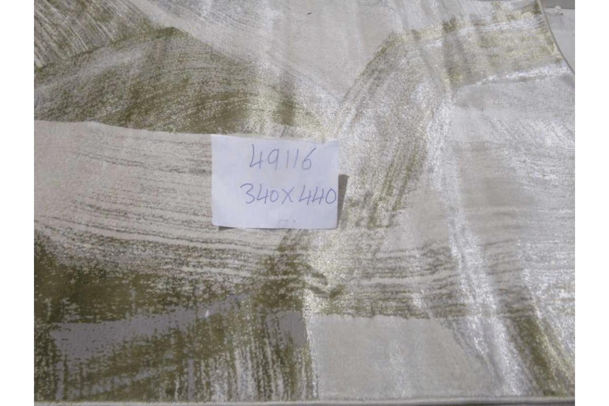 Carpet 340x440 Shiny Shrink Polyester + Pp 2,200 Gsm 604,000 Pts 8mm Pile Hight Cream/Green