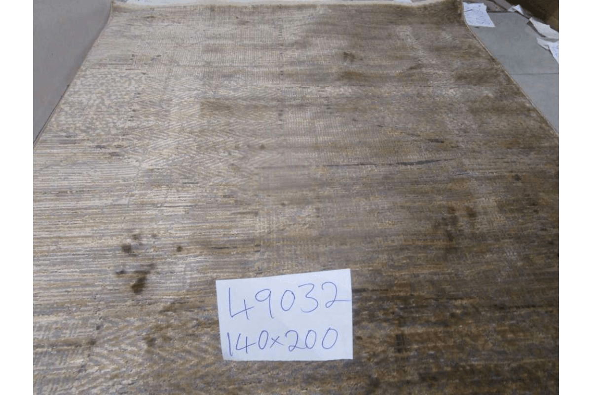 Carpet 140x200 Polyester Shrinked Cotton Backing 1,850 Grms/Sqm 576,000 Points 7mm Pile Hight Lc07a / Lkg32