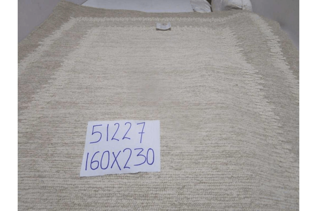 Carpet 100% Wool 2,5 Kg Pile Back Cotton With Tpr