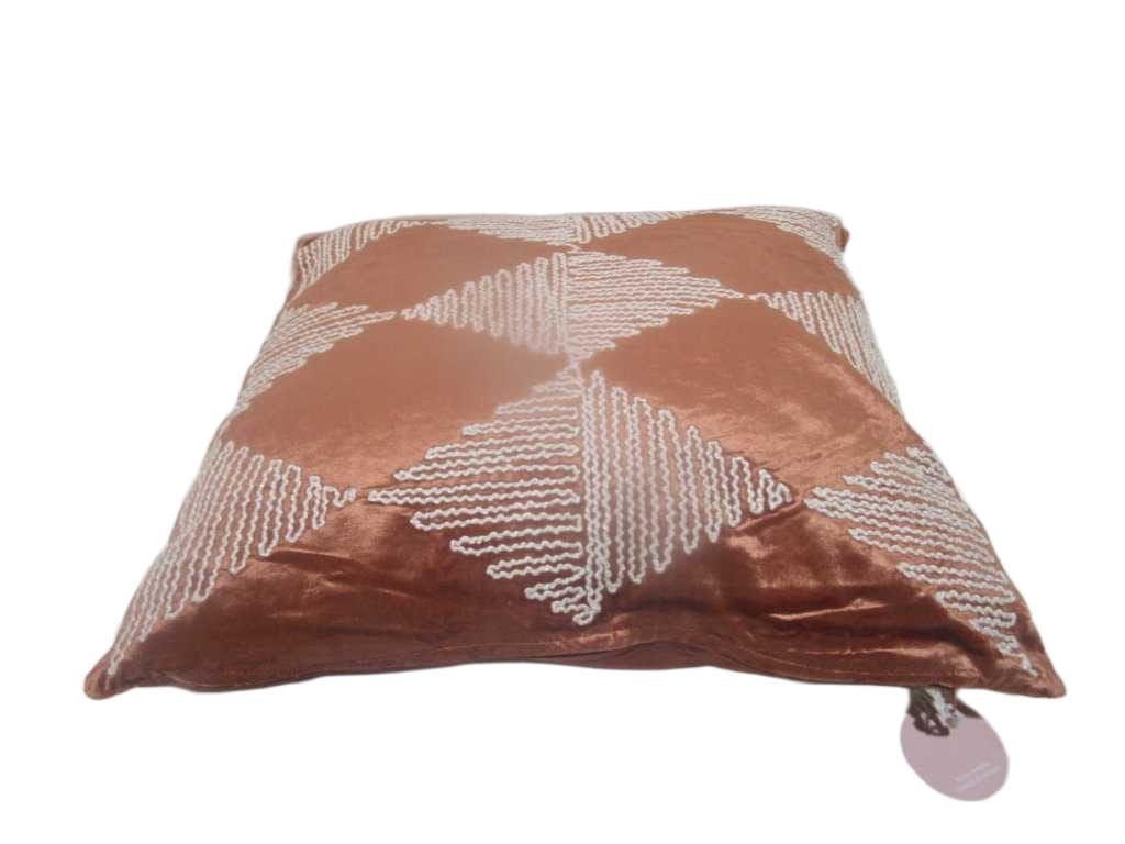 Cushion 45x45cm - Filling 425gsm Vaccum Packed - Front Velvet Viscose Cotton And Back Cotton, With Yarn Applique