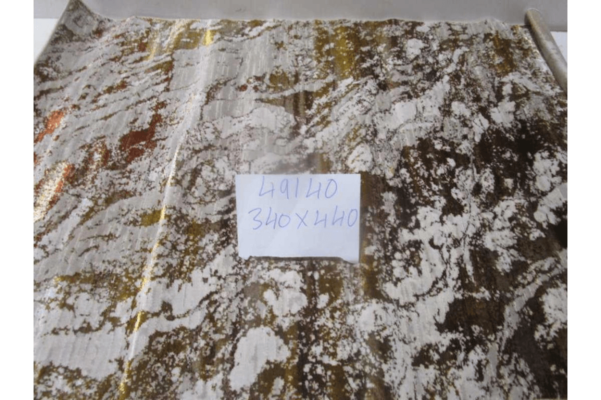 Carpet 340x440 Shiny Shrink Polyester + Pp 2,200 Gsm 604,000 Pts 8mm Pile Hight Cream/Brick