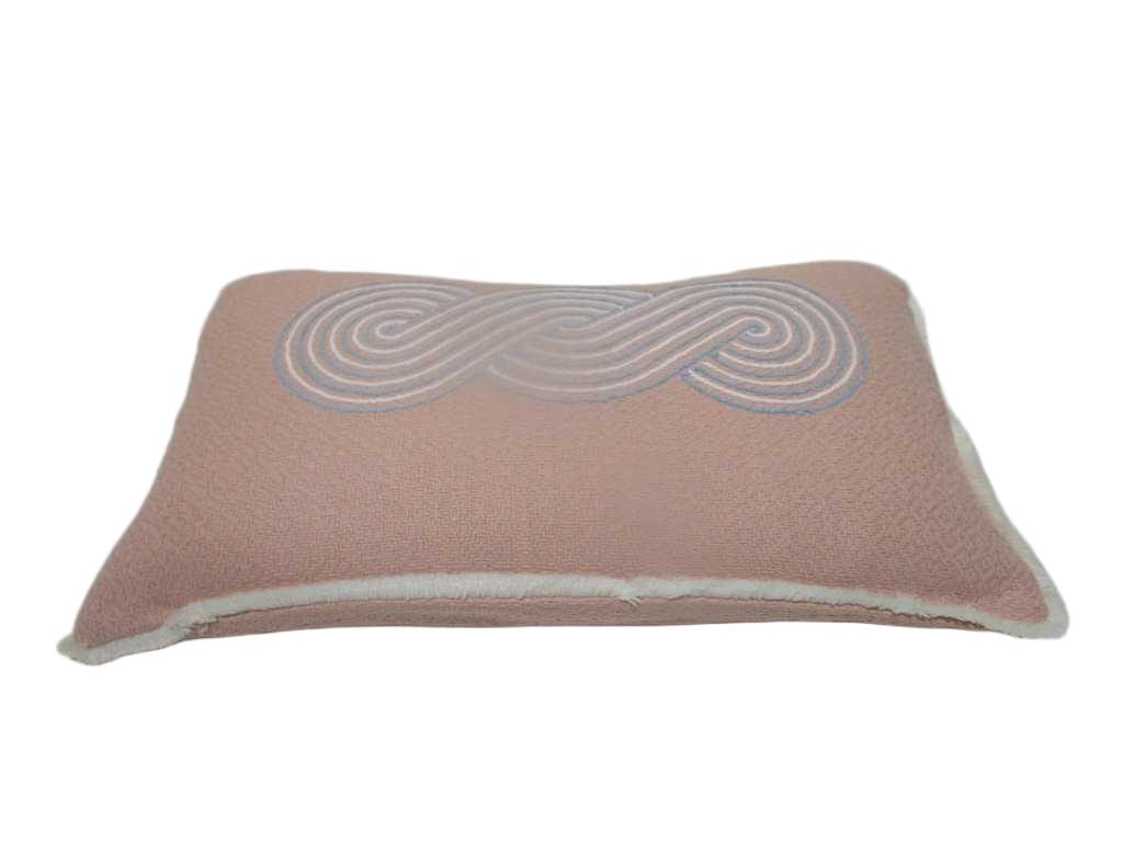 Cushion 30x50cm - Filling 275gsm Vaccum Packed - Cotton Dobbyfront And Back, With Chenille Yarn Applique And Fringe Lace All Around