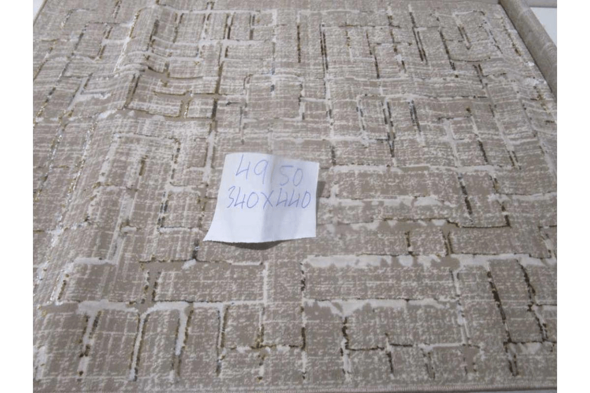 Carpet 340x440 Shiny Shrink Polyester + Pp 1,750 Gsm 420,000 Pts Cream/Multi