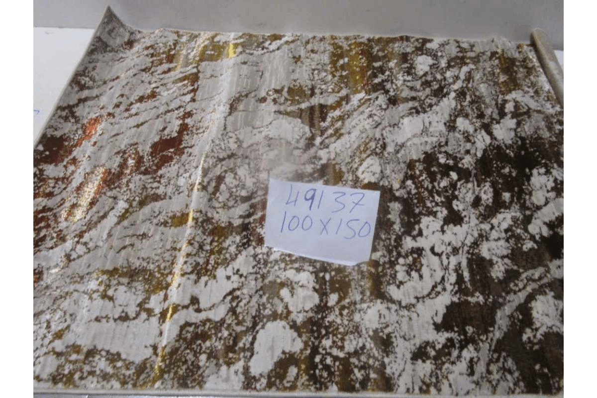Carpet 100x150 Shiny Shrink Polyester + Pp 2,200 Gsm 604,000 Pts 8mm Pile Hight Cream/Brick
